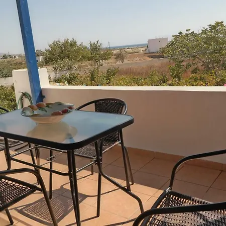 Themis Beach House بيت للعطل *